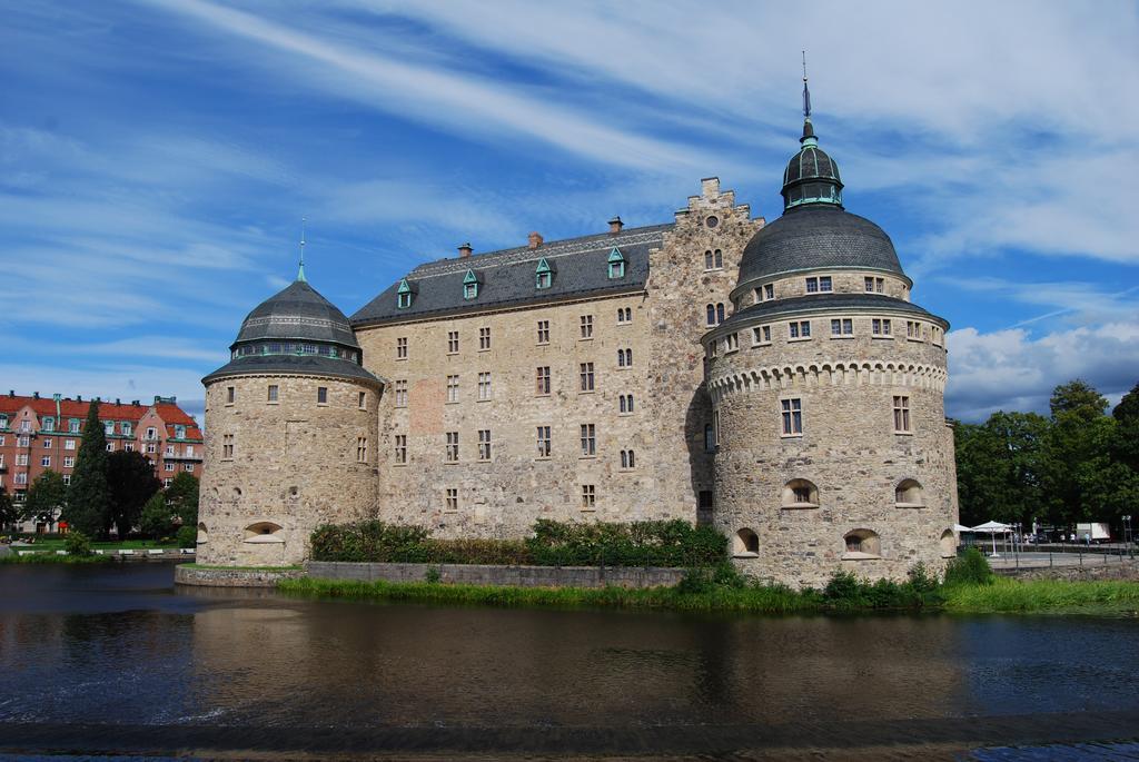 Hotel Oerebro Exterior photo
